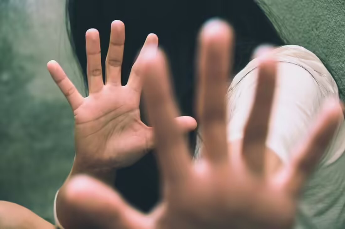 Die Thüringer Polizei hat das Lagebild "Häusliche Gewalt" für 2023 veröffentlicht. Mit alarmierenden Zahlen über Opfer und Tatverdächtige wird auf die steigende Problematik aufmerksam gemacht.