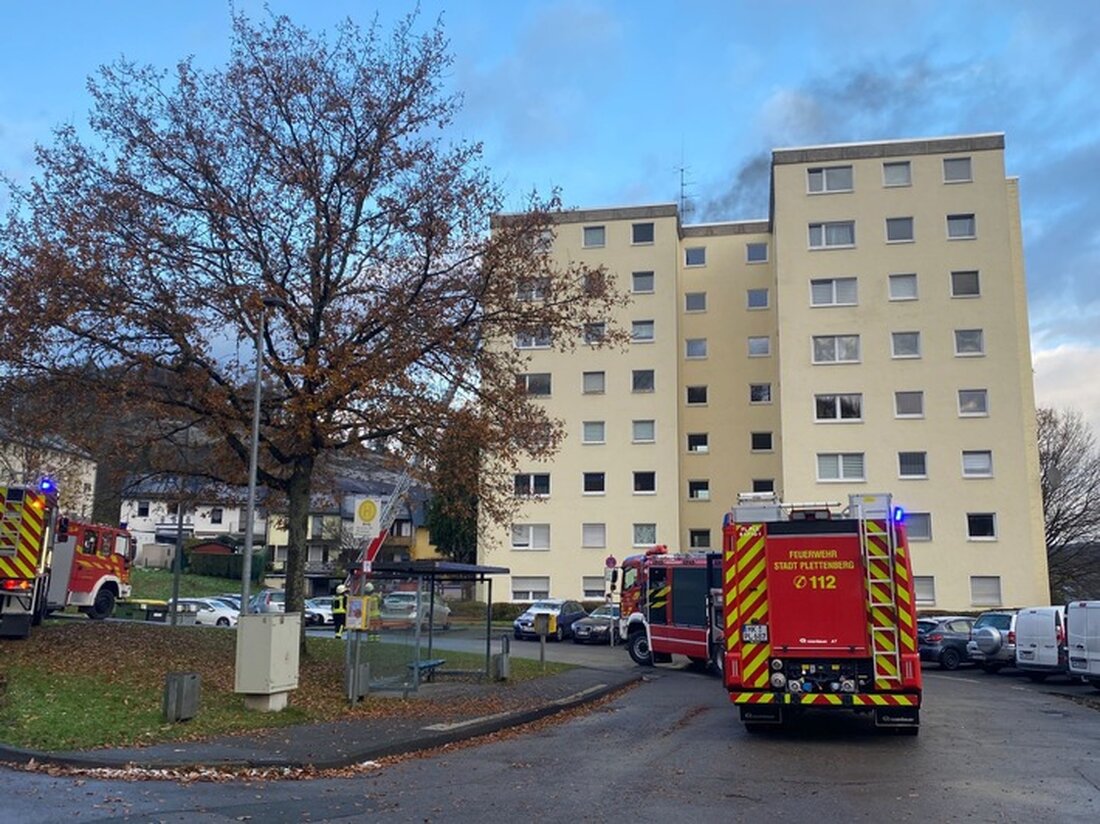 Heizungsdefekt in Plettenberg führt zu Feuerwehreinsatz: Rauchentwicklung aus Wohngebäude alarmiert die Feuerwehr, kein Personenschaden.