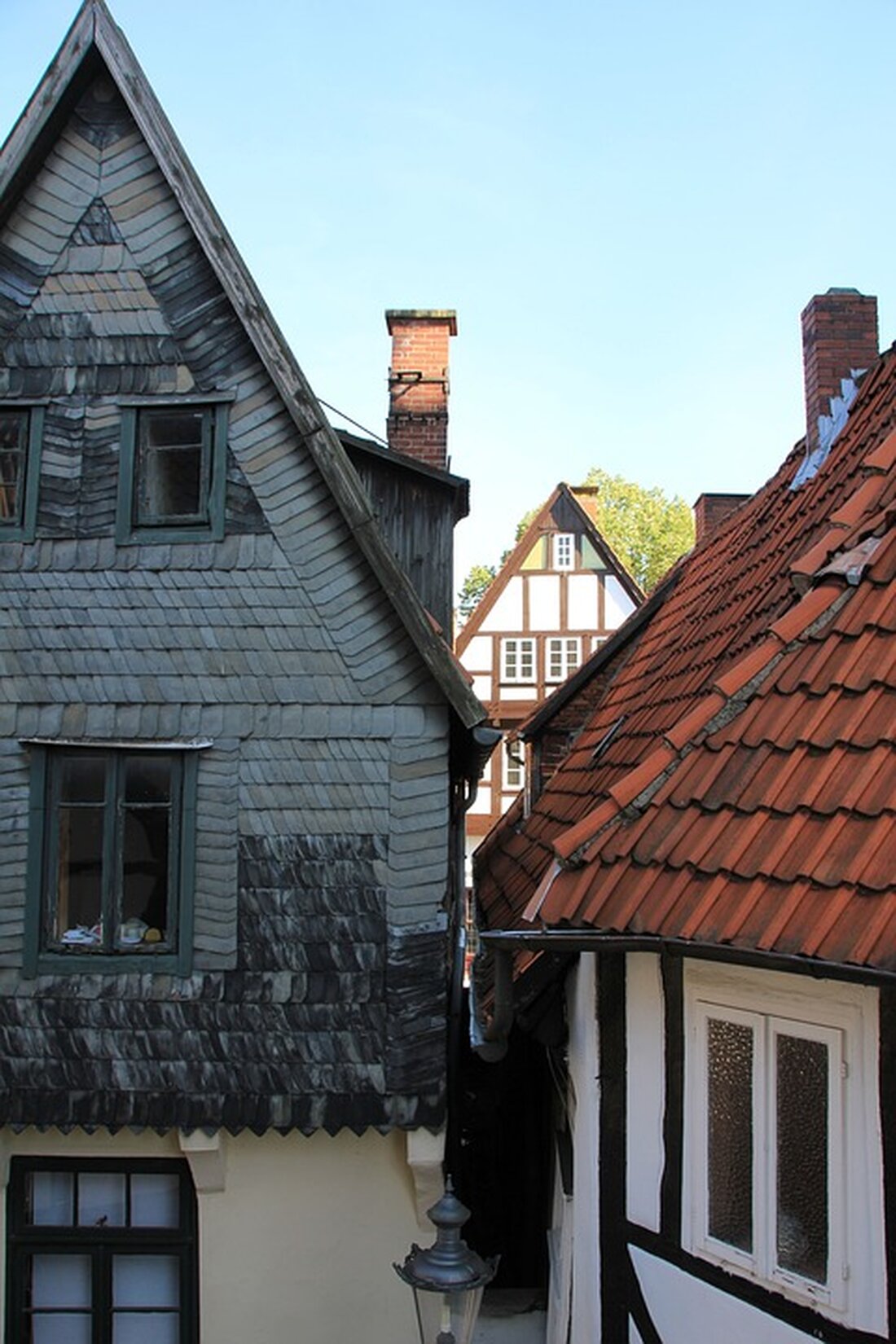 In Gröbming rettete ein Nachbar ein Ehepaar aus einem lichterloh brennenden Dachgeschoss. Dank des schnellen Einsatzes von sieben Feuerwehren blieb Schlimmeres aus. Lesen Sie mehr über diesen heldenhaften Einsatz!