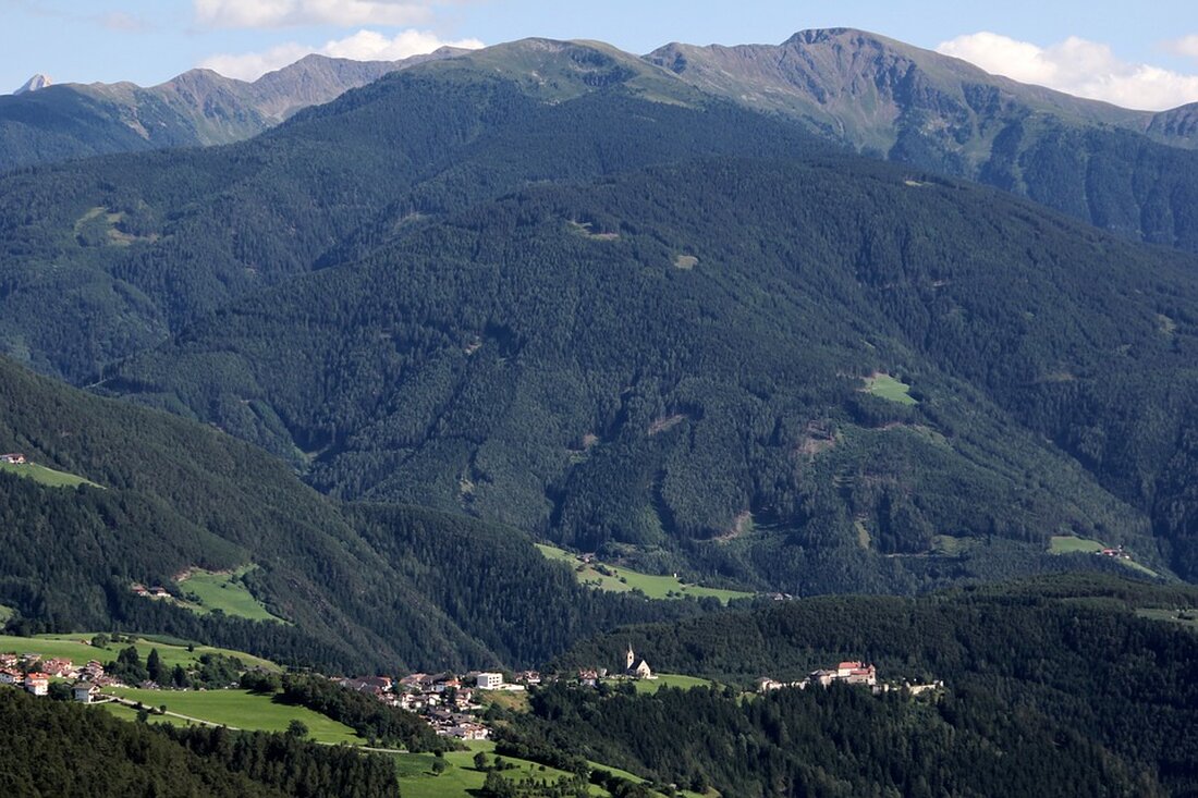 Die Herbstkonferenz des Tiroler Bauernbundes in Schönwies brachte wichtige Diskussionen zur Bürokratie und deren Auswirkungen auf die Landwirtschaft. Erfahren Sie mehr über die aktuellen Themen und Herausforderungen!