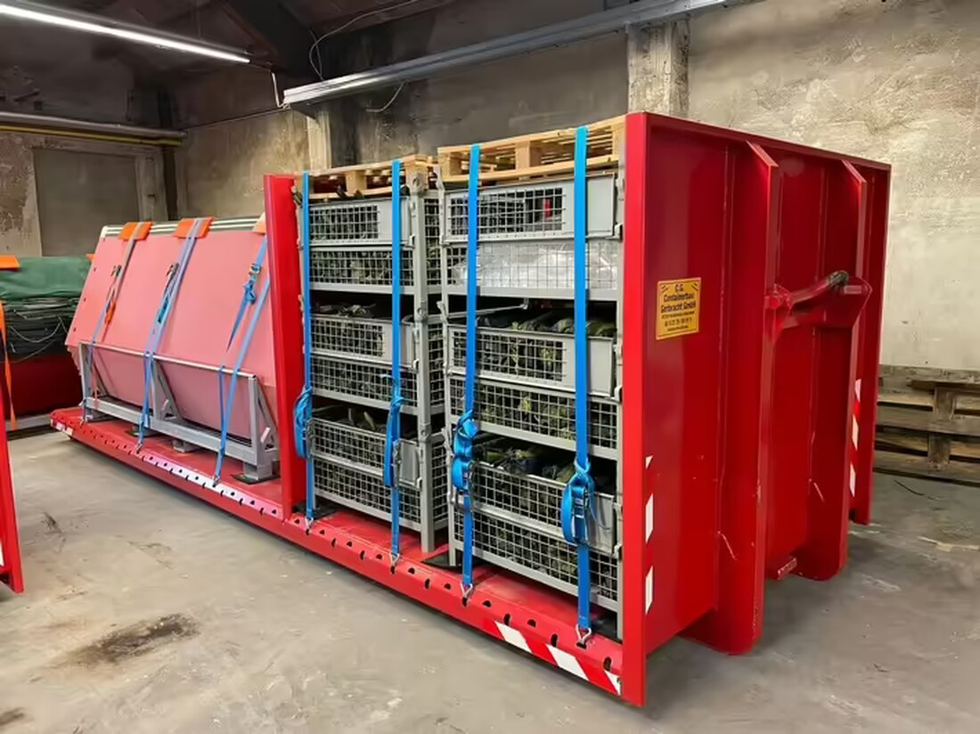 Einsatzkräfte im Kreis Soest trainieren das mobile Hochwasser-Schutzsystem AQUARIWA, um künftig besser auf Hochwasser zu reagieren.