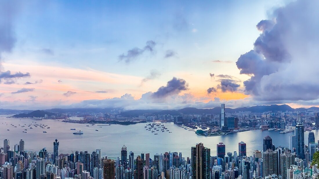 US-Gesetzgeber warnen, dass Hongkong zu einem Zentrum für Finanzkriminalität wird. Die Auswirkungen auf amerikanische Unternehmen und die Geschäftsbeziehungen mit der Stadt stehen zur Debatte.