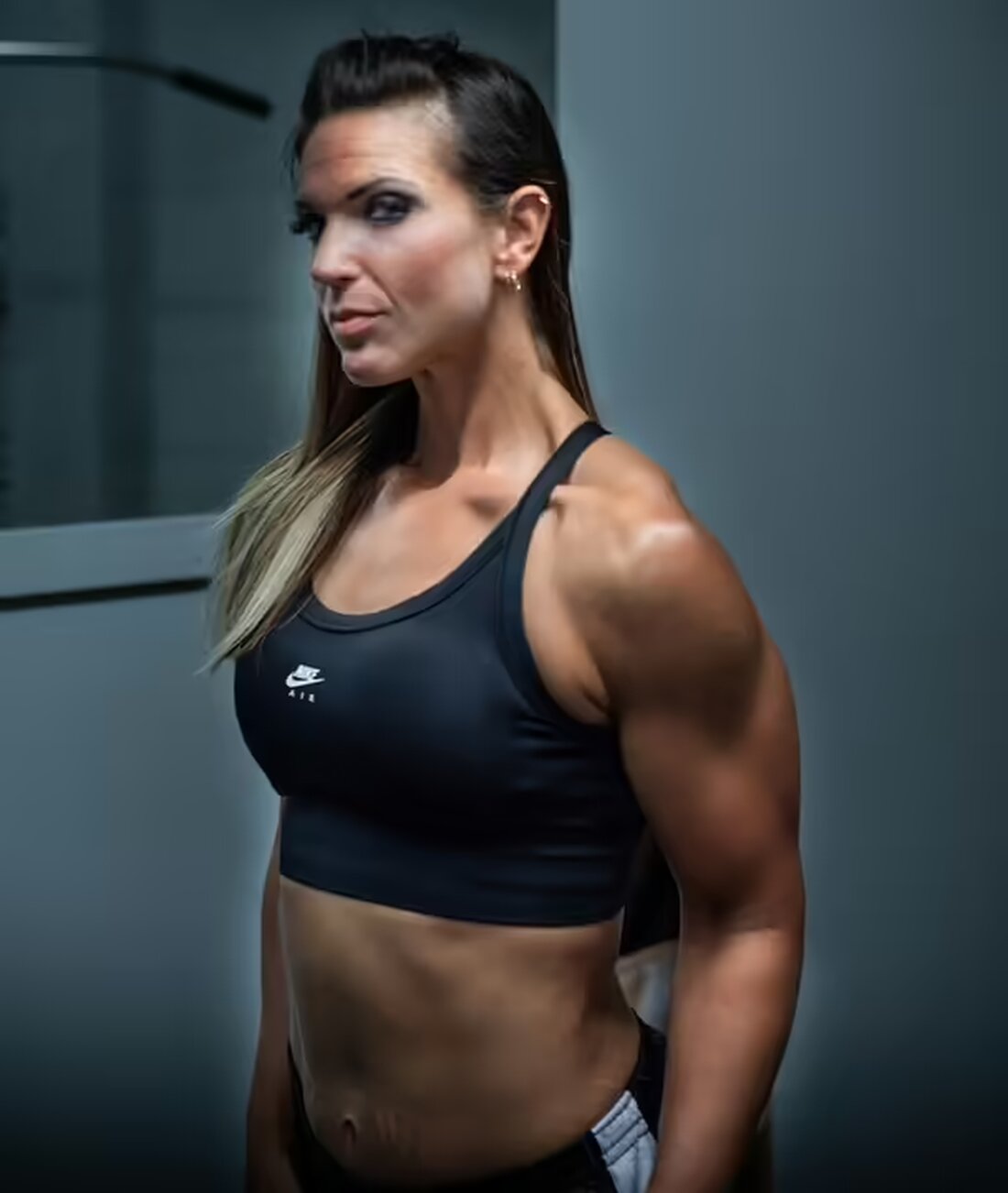 IJVV sicherte sich einen überzeugenden 4:0-Vorsprung zur Halbzeit gegen SVM Marknesse und gewann letztlich mit 6:2. Trainer Hanekamp lobt die starke erste Hälfte und die Effektivität des Teams.