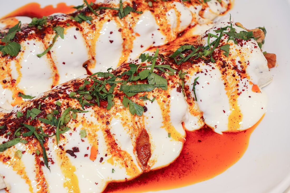 Ein ehemaliger ÖVP-Gemeinderat und eine Beraterin stehen wegen Betrugs im Zusammenhang mit einem Immobiliendeal vor Gericht. Wer ist der wahre Drahtzieher in diesem skandalösen Streit?