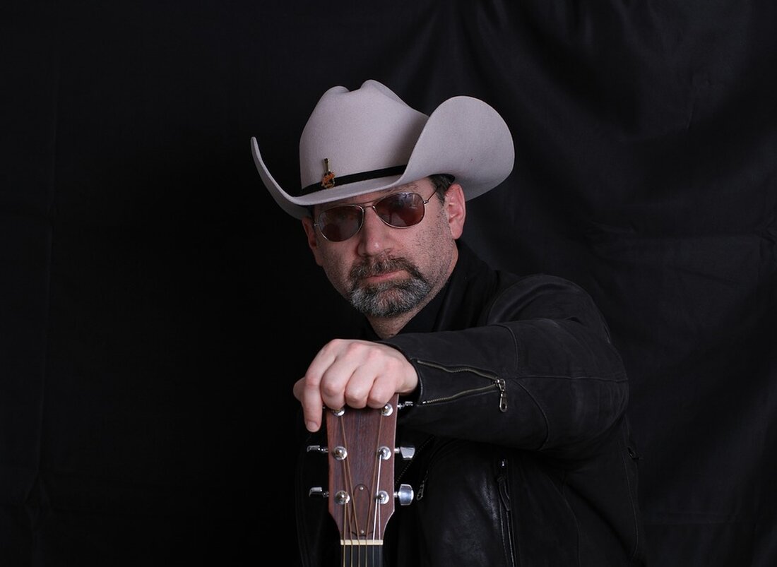 Erleben Sie die erste internationale Cowboys- und Cowgirls-Tag-Feier in Kenia! Hunderte enthusiastische Fans, Musik, Spiele und eine lebendige Atmosphäre – ein Meilenstein für die Country-Musik in Nairobi.