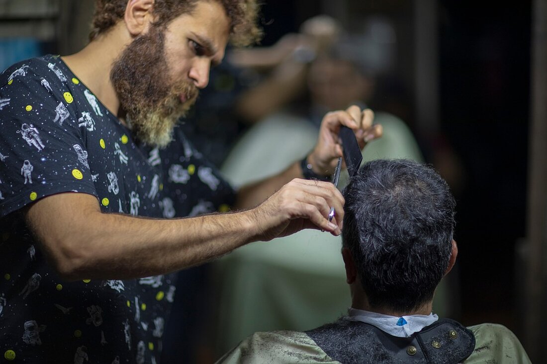 Iran hat als Reaktion auf israelische Angriffe "Hunderte" von ballistischen Raketen auf Israel abgefeuert. Die Situation eskaliert, während Israel zur Verteidigung aufruft. Verfolgen Sie die neuesten Entwicklungen.