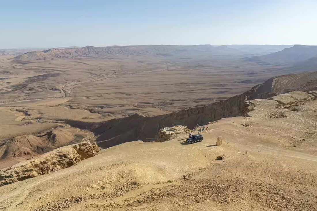 Israel plant, die UNRWA zu zerschlagen, was verheerende Folgen für Millionen palästinensischer Flüchtlinge haben könnte. Experten warnen, dass dies die humanitäre Krise verschärfen wird.