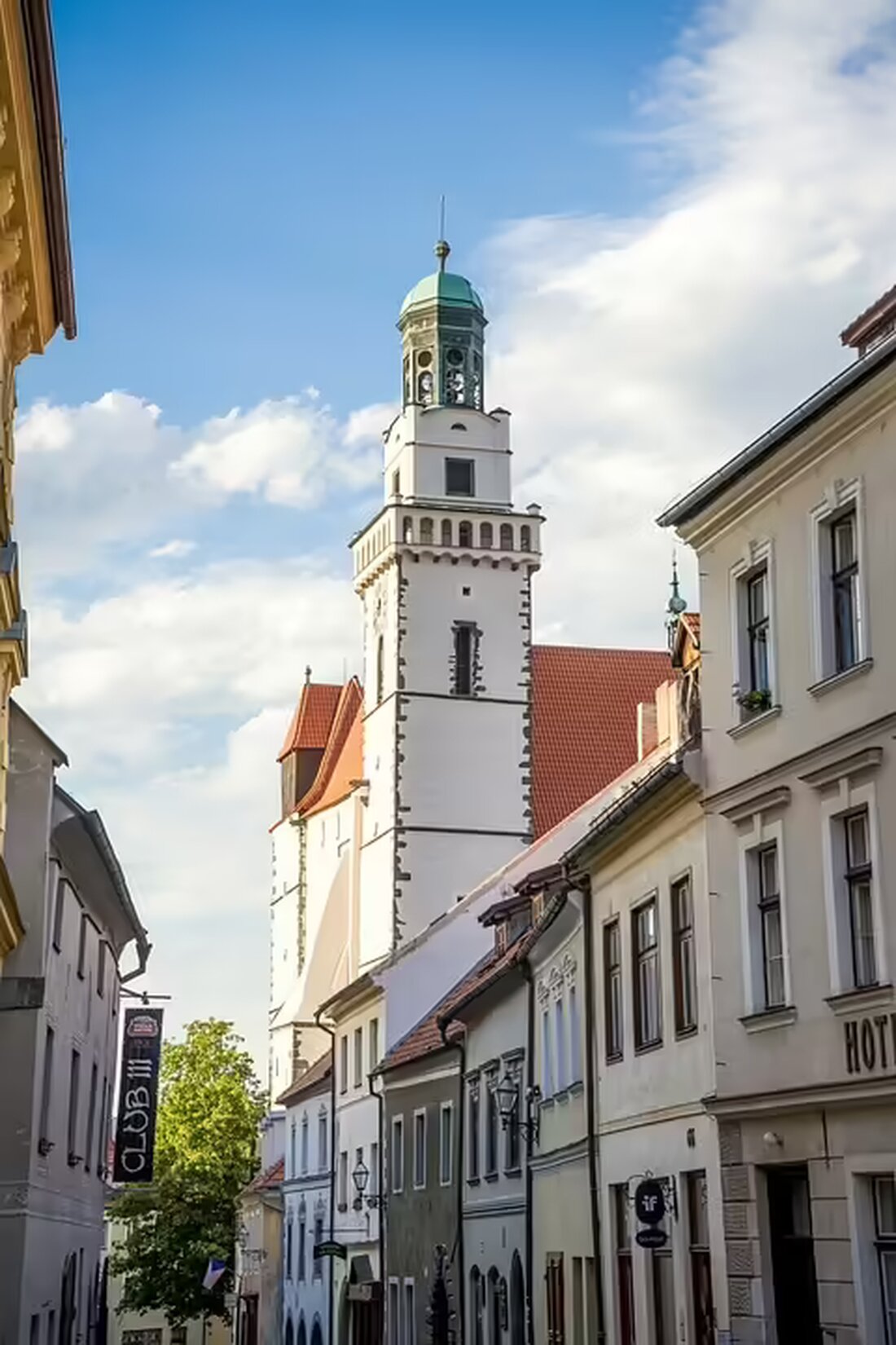 Erfahren Sie in unserem Interview mit Jakob Taibinger, wie er als neuer Bürgermeister von St. Radegund die Gemeinde zukunftsfähig gestalten und finanzielle Herausforderungen meistern möchte.