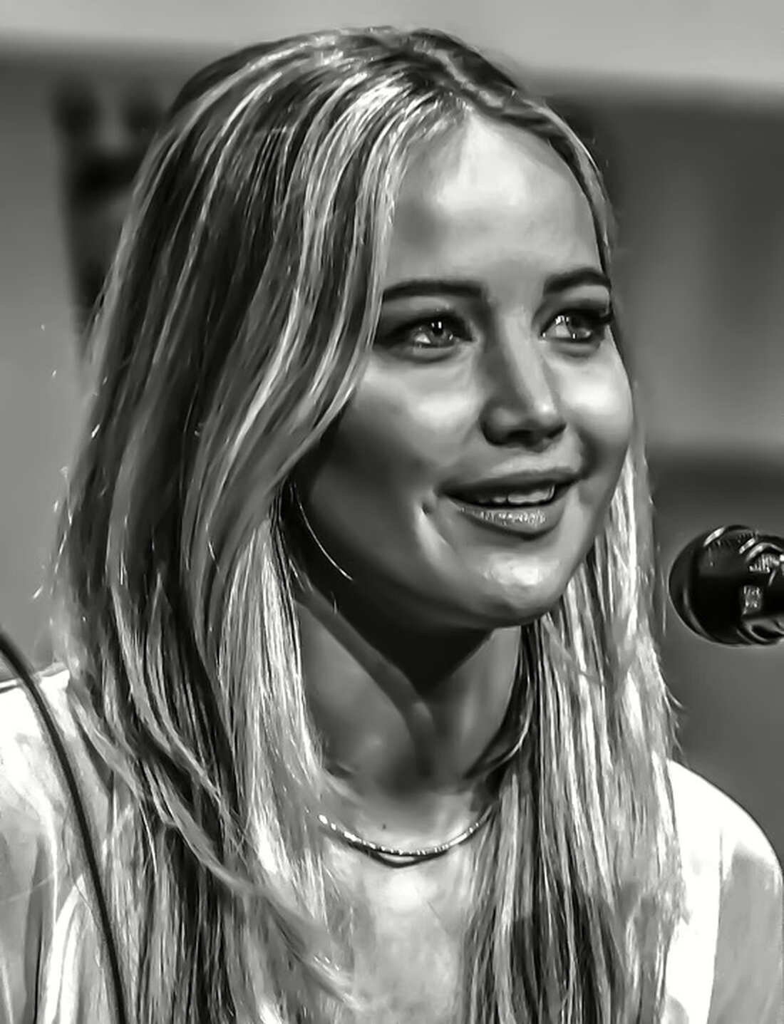 Erleben Sie die faszinierenden Gießtechniken der Künstlerin Jennifer Grohe! Besuchen Sie ihre Ausstellung im Pop-up Store Mödling vom 19. bis 26. November – Eintritt frei!