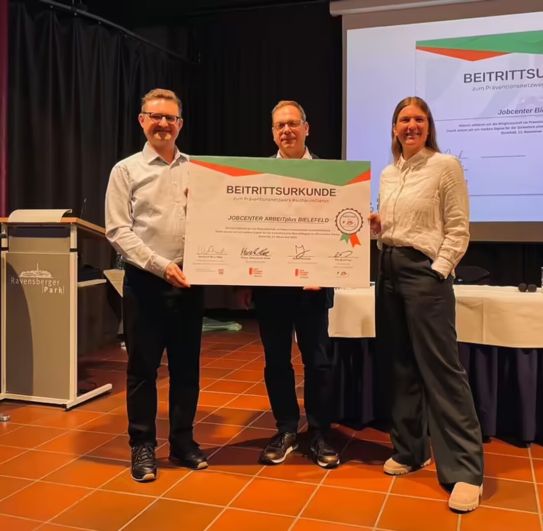 Das Jobcenter Bielefeld tritt dem Präventionsnetzwerk #sicherimDienst bei, um die Sicherheit seiner Mitarbeitenden zu stärken.