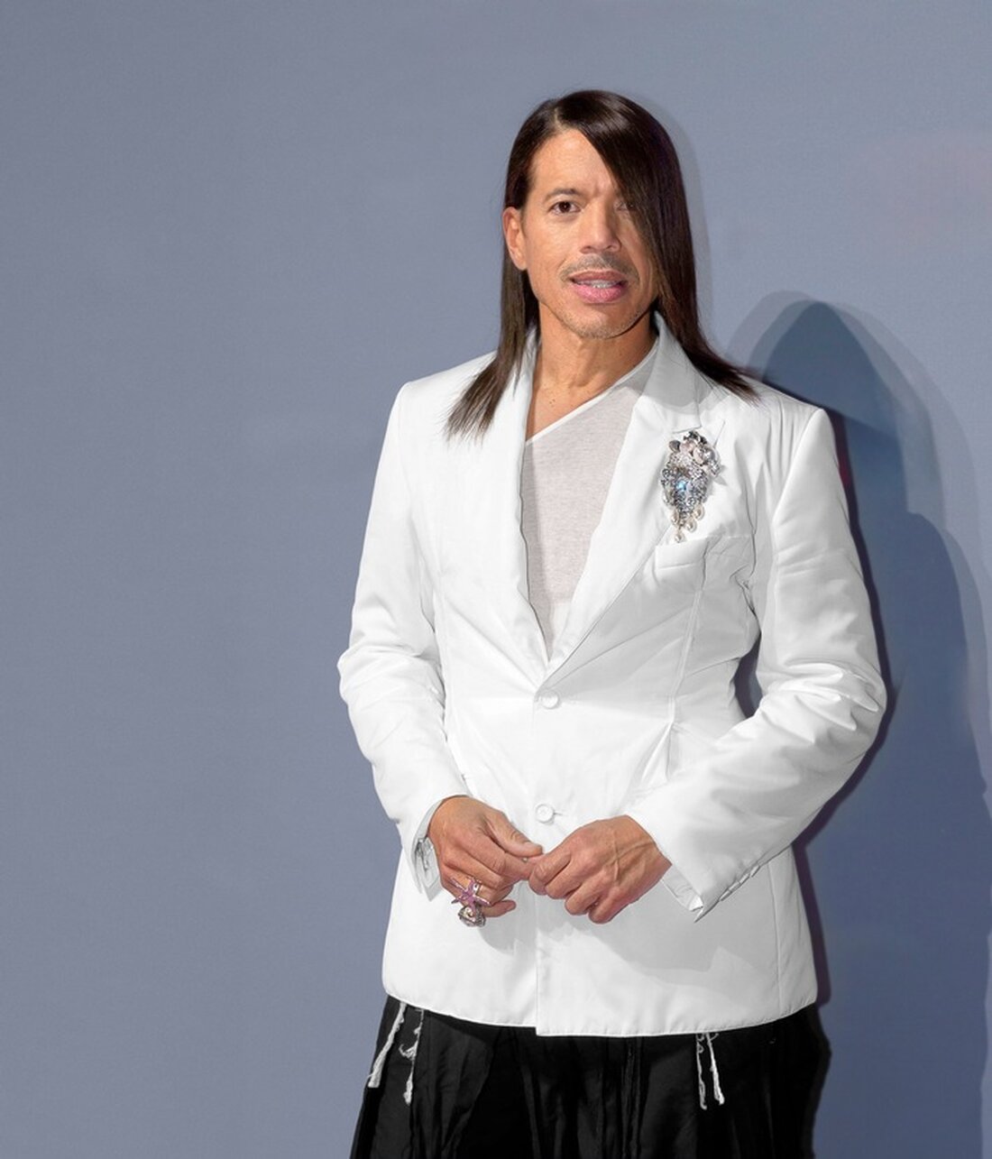 Jorge González spricht im Interview mit der "Apotheken Umschau" über Diskriminierung, Identität und den Umgang mit sozialen Medien.