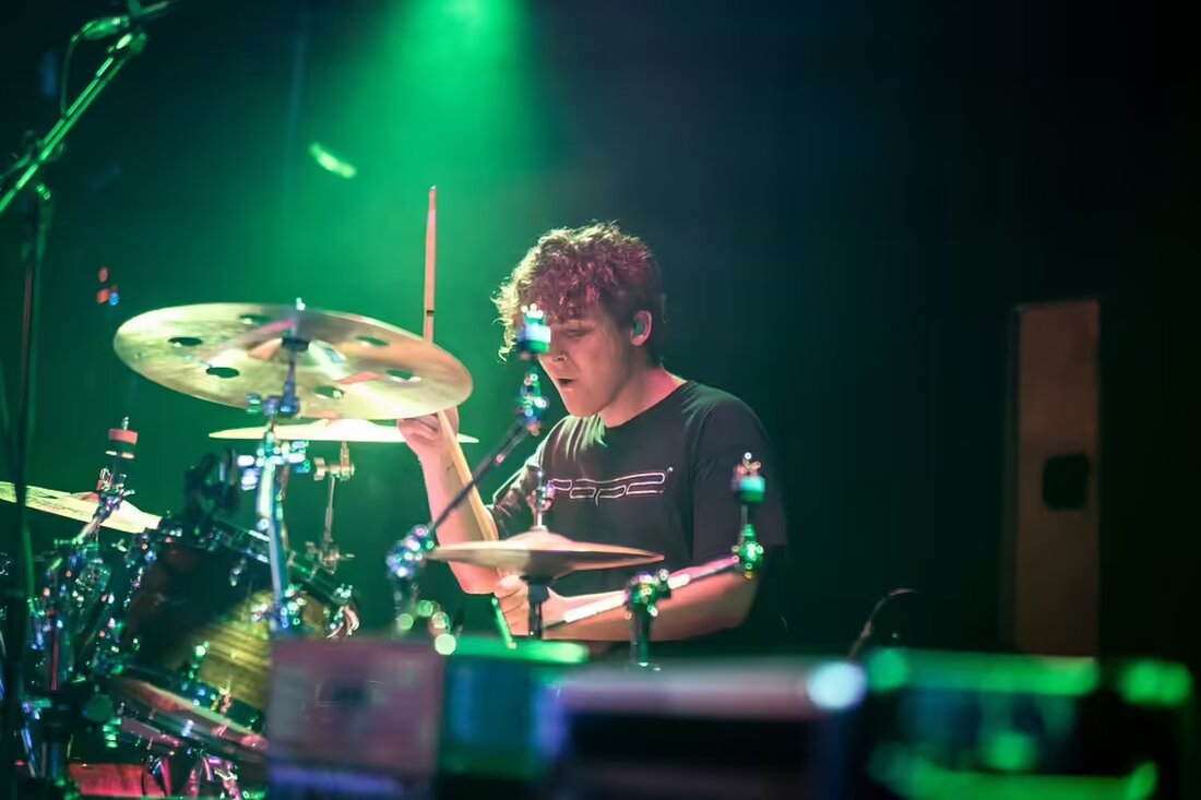 Austro-Popstar Josh. begeisterte sein Publikum mit der „Reparatour“ im Zentrum für Visionen in Puch. Entdecken Sie die besten Bilder des Konzerts in unserem Fotoblog!