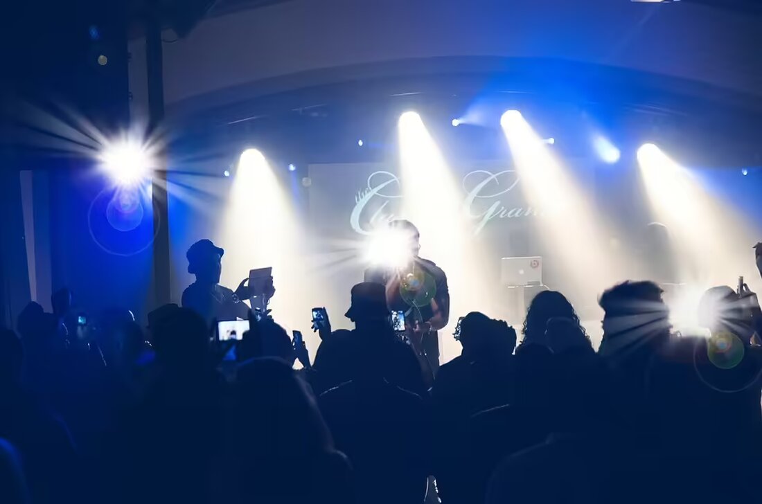 Feiern Sie mit uns das 30-jährige Jubiläum des Musikschulverbands Schneebergklang! Am 7. November finden in der Schneeberghalle zwei besondere Lehrerkonzerte mit Stargästen statt. Seien Sie dabei!