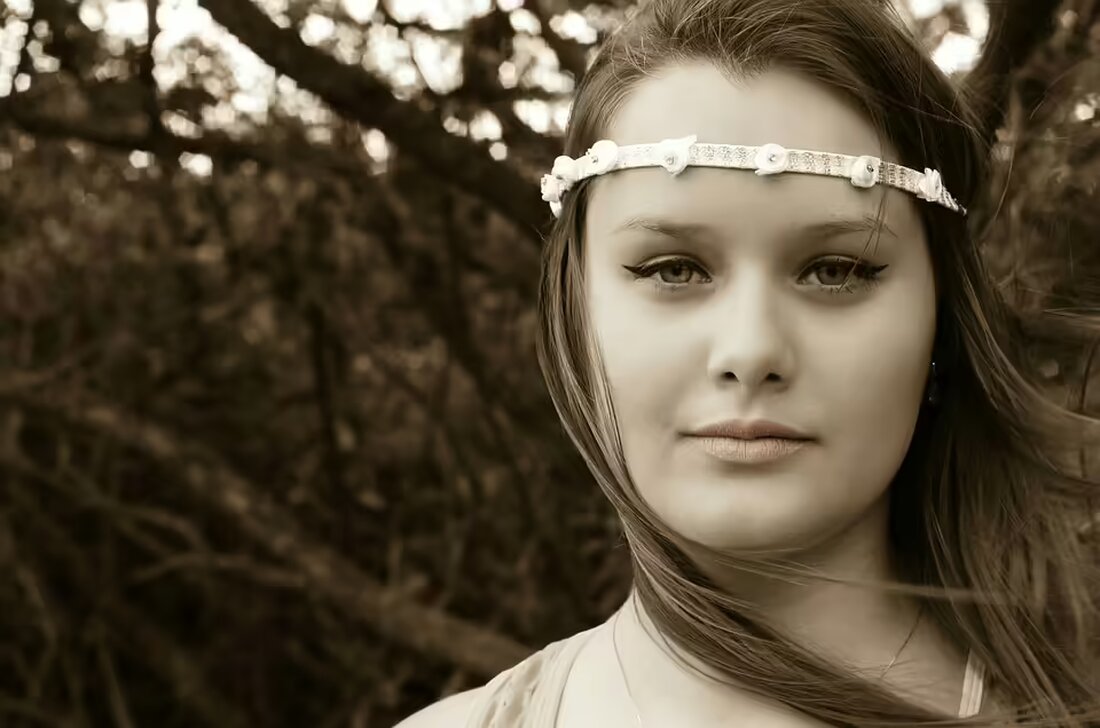 In Wien-Donaustadt wurde einem 50-jährigen Mann das Nasenbein gebrochen. Drei Jugendliche sind verdächtigt, ihn bei einem Überfall schwer verletzt zu haben. Weitere Details zu den Tätern hier.