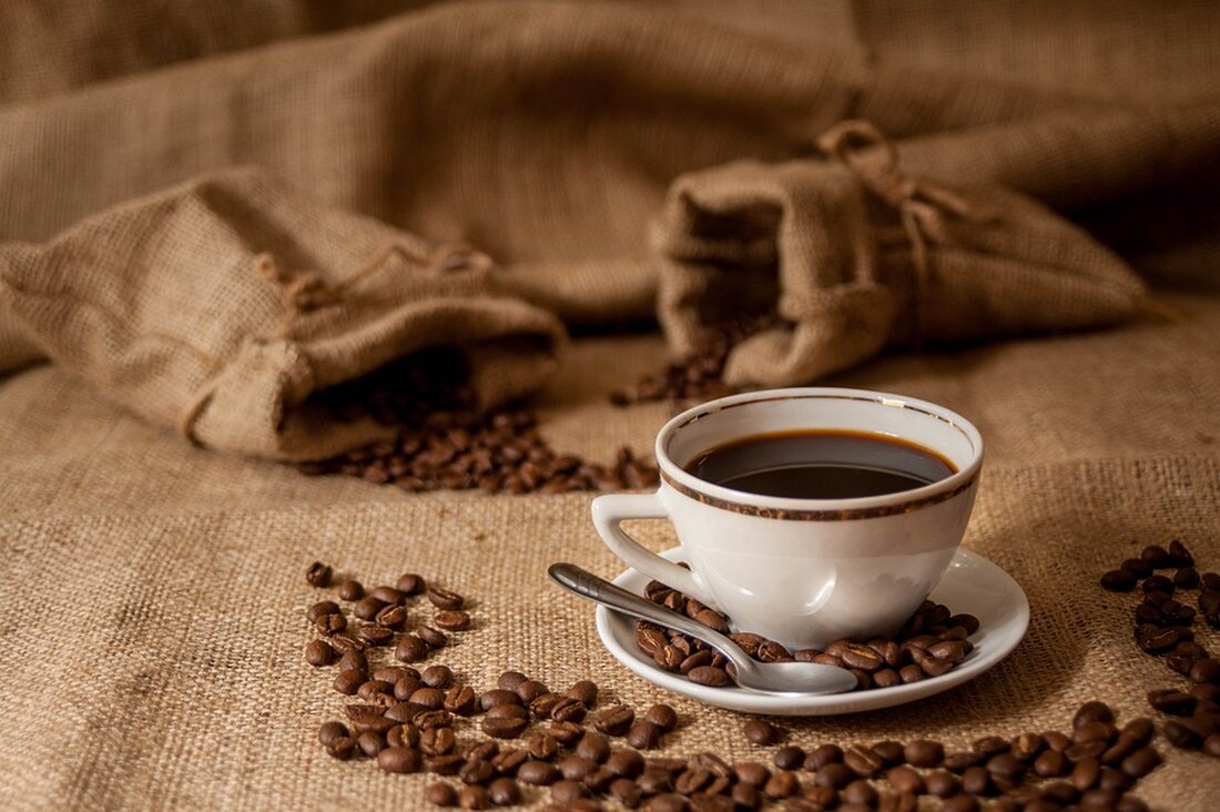 Erstmals fand die Aktion "Coffee with Cops" im City Center Amstetten statt. Bürger hatten die Gelegenheit, in entspannter Atmosphäre mit der Polizei zu sprechen und Fragen zu stellen.