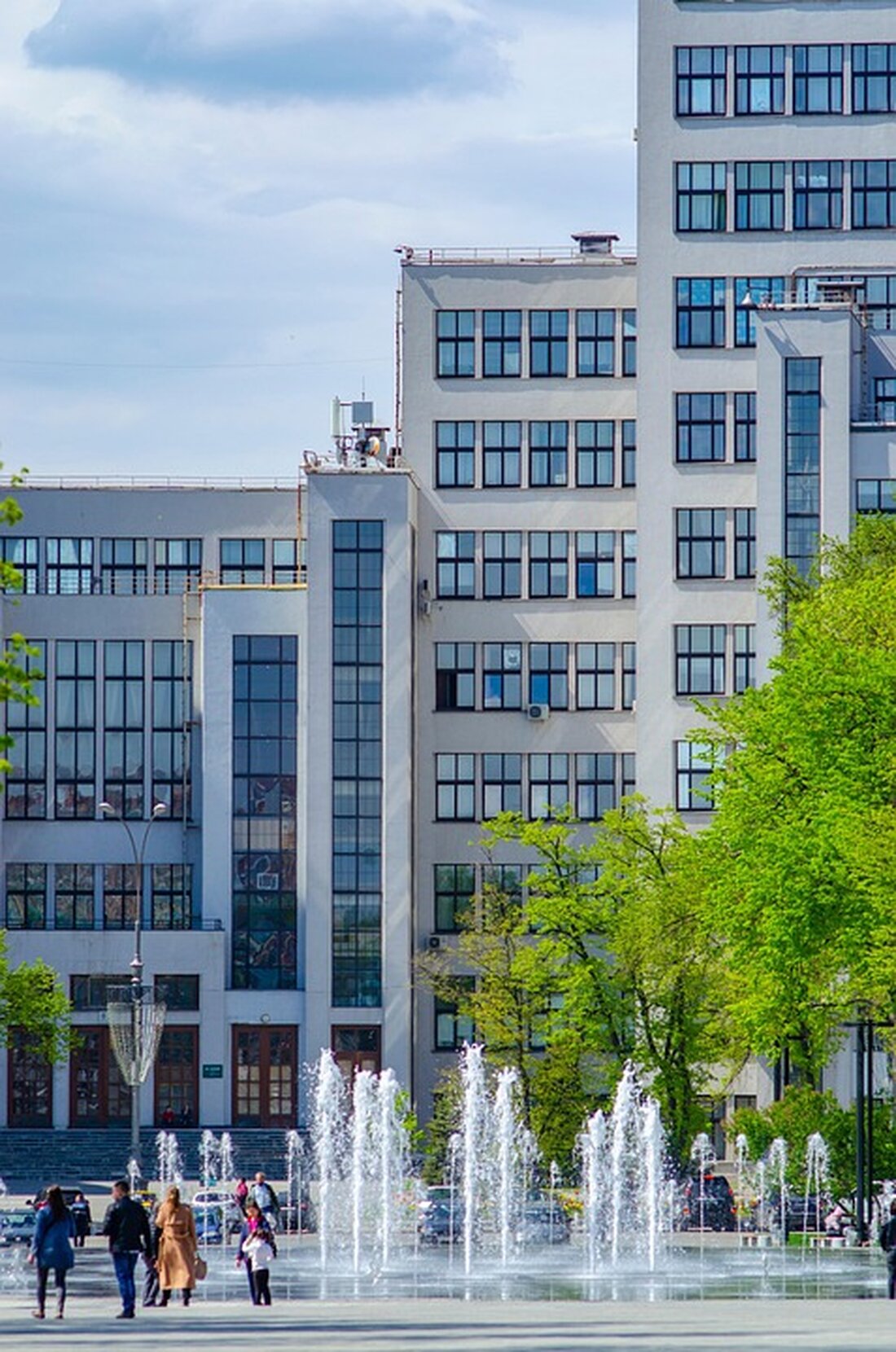 Kharkiv erlebte den heftigsten Angriff seit Kriegsbeginn, als Russland die Stadt mit massiven Luftangriffen traf. Der Bürgermeister spricht von "reiner Terror". Aktuelle Entwicklungen zur Lage in der Ukraine.