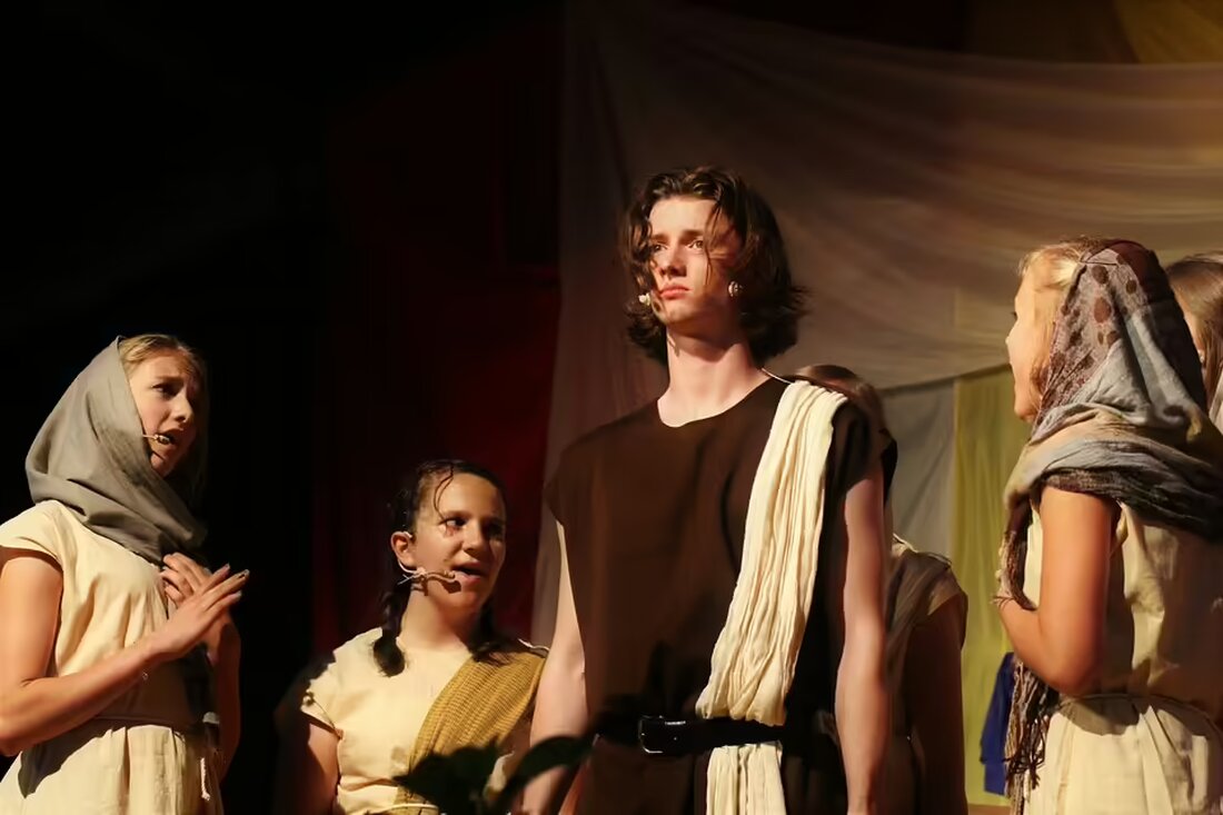 Entdecken Sie die faszinierenden Abenteuer von "Fräulein Robinson" im Kindertheater! Aktuelle Nachrichten aus Grieskirchen und Eferding finden Sie auf MeinBezirk.at. Verpassen Sie nichts!