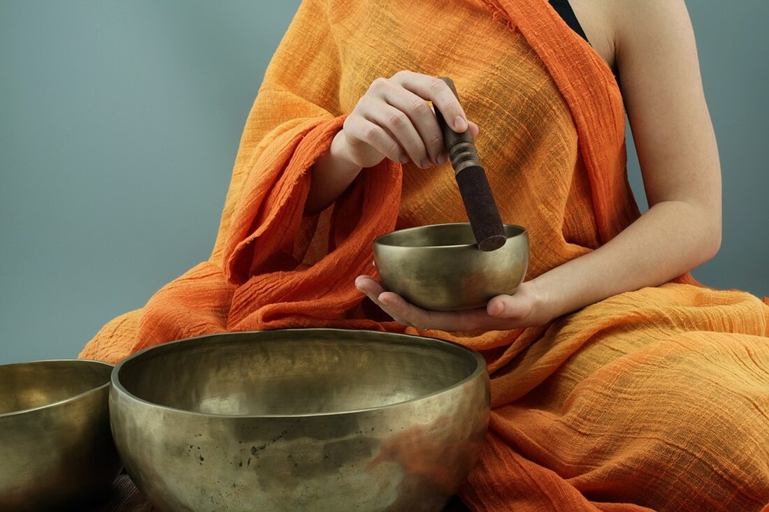 Entspannung im Kindergarten St. Oswald ob Eibiswald: Klangschalen bringen sanfte Klänge in den Alltag der Kinder. Erfahren Sie, wie Meditation die Hektik vertreibt und Ruhe schafft.
