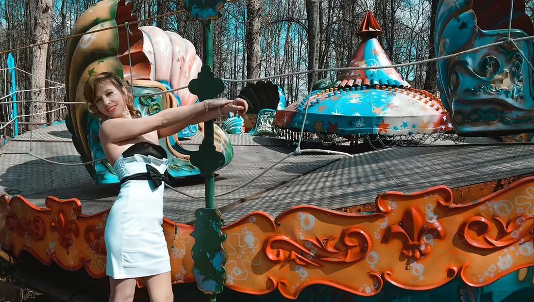 Entdecken Sie die Komödie "Haus Seelenfrieden" von Claudia Kumpfe im Theater Sandkorn! Sechs Spieltage voller Witz und Chaos erwarten Sie im Gemeindesaal Sinabelkirchen. Sichern Sie sich jetzt Tickets!