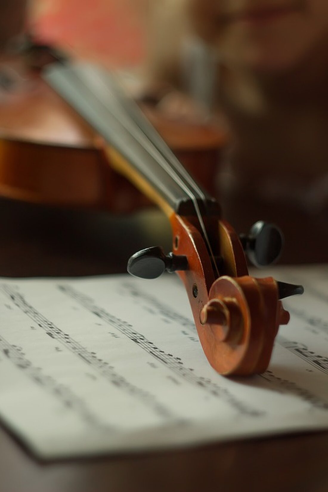 Erleben Sie ein abwechslungsreiches Kirchenkonzert am 7. Dezember in Enzenkirchen! Genießen Sie Gesangssolos, Melodien und gemütliches Beisammensein im Pfarrheim. Eintritt frei, Spenden willkommen!