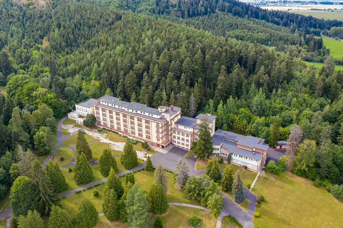 Die Grünen fordern einen Standortwechsel für das Krankenhaus Gols und planen eine Verfassungsbeschwerde, benötigen jedoch die Unterstützung der ÖVP. Der Streit um den idealen Standort spitzt sich zu.