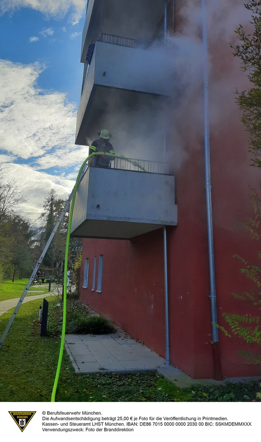 Küchenbrand in Harthof am 19. November 2024: Hoher Sachschaden und Feuerwehr im Einsatz. Polizei ermittelt zur Brandursache.