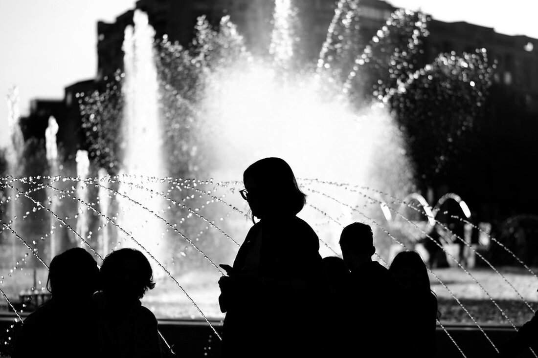 Ein 48-Jähriger verfolgt einen 18-Jährigen mit einer Machete in Wels. Die Streifenpolizei greift schnell ein. Erfahren Sie mehr über diesen außergewöhnlichen Vorfall und die Polizeiaktion. 