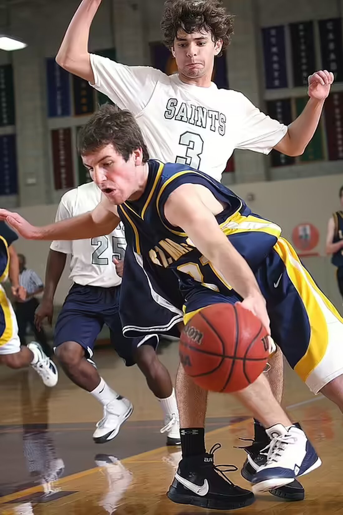 Produktion bei Magna Steyr in Graz um ein Drittel gesunken. Angesichts der Herausforderungen und Kundenverluste wird um neue Aufträge gerungen. Zukunft der Fertigung und Mitarbeiter in Gefahr.