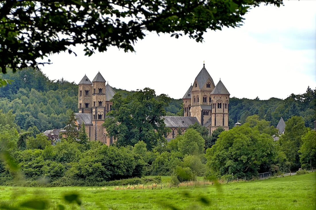 Maria Pichler, leitende Sozialarbeiterin, betont den zentralen Auftrag der Kinder- und Jugendhilfe: den Kinderschutz. Kritiken am Jugendamt hinsichtlich eingreifender Maßnahmen werden thematisiert.