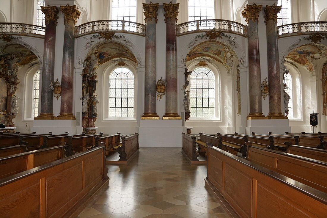 Militärbischof Dr. Werner Freistetter wird in der Soldatenkirche „Zum Heiligen Kreuz“ das Sakrament der Firmung spenden. Ein bedeutender Moment für die Soldaten in der Khevenhüller-Kaserne.