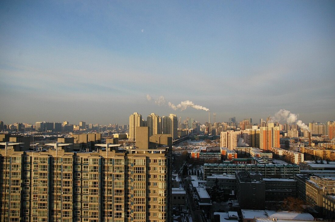 Schwere Regenfälle in Peking fordern mindestens 30 Todesopfer. Über 80.000 Menschen wurden evakuiert, während Xi Jinping Dringlichkeitsmaßnahmen anordnet. Aktuelle Entwicklungen im Bericht.