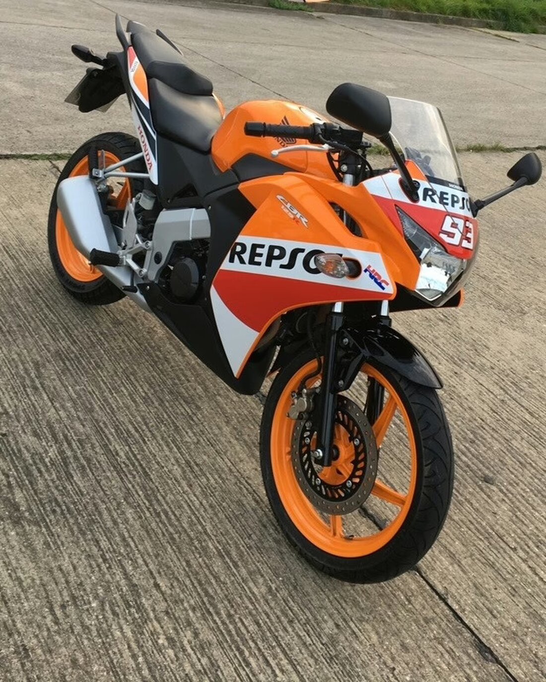 Unbekannte entwendeten zwischen dem 1. und 13. November in Trier ein Motorrad und veränderten dessen Lackierung. Hinweise erbeten.