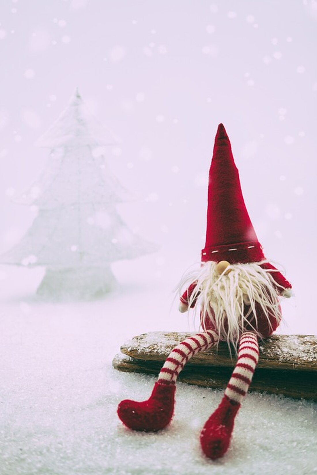Beim 13. Krampus- und Perchtenlauf in Raaba zeigten 19 Gruppen beeindruckende Darbietungen am Sportplatz. Der Nikolaus war ebenfalls vor Ort. Erfahren Sie mehr über dieses festliche Ereignis!