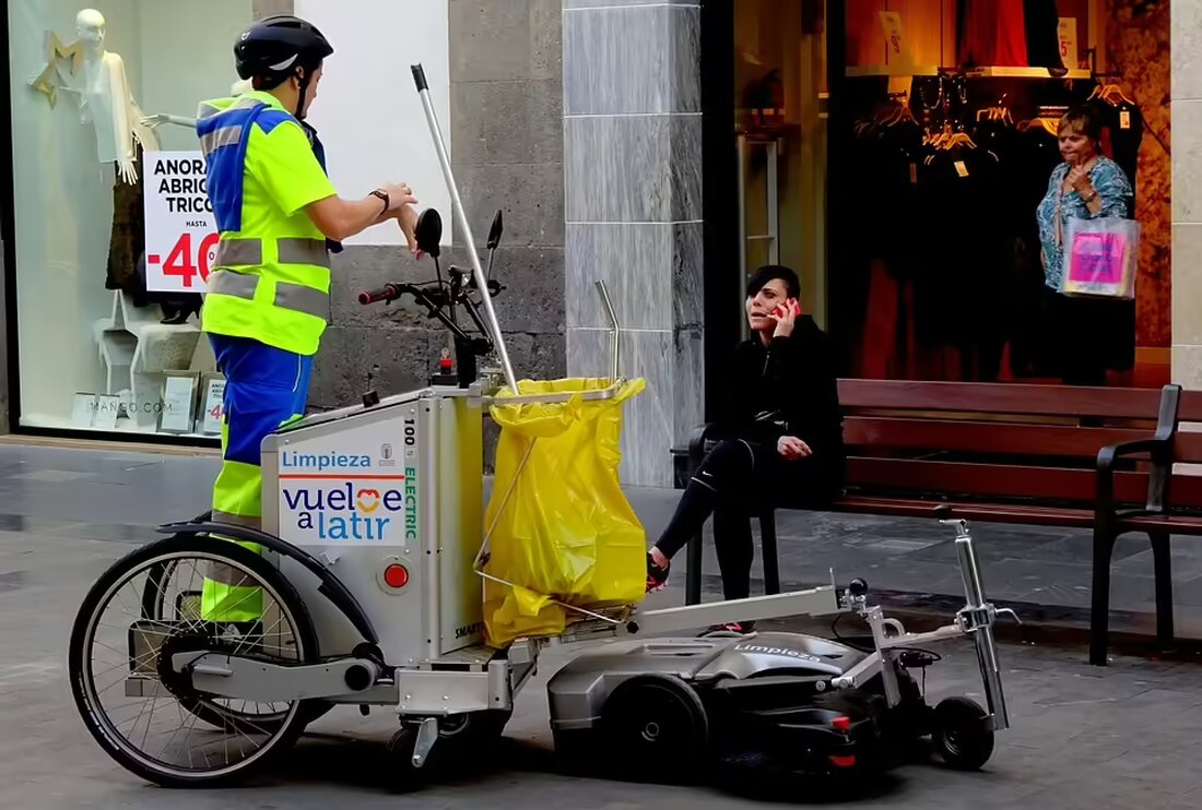 Unbekannte setzten in Osnabrück Mülltonnen in Brand. Polizei sucht Zeugen zu dem Vorfall am Donnerstagabend an der Gesamtschule Schinkel.