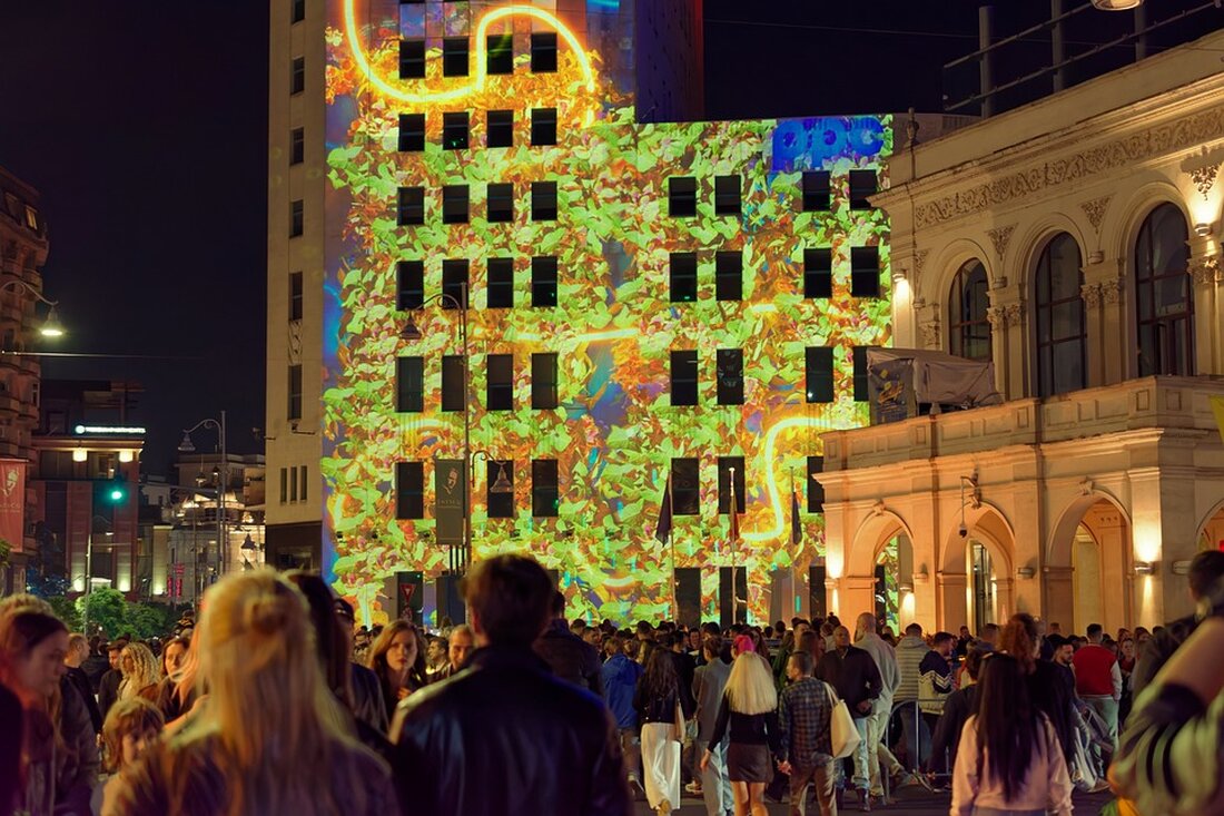 Erleben Sie die multimediale Show "Light of Creation" in der Wiener Votivkirche! Max Emanuel Cencic verbindet Licht, Musik und beeindruckende Projektionen zur biblischen Schöpfungsgeschichte.