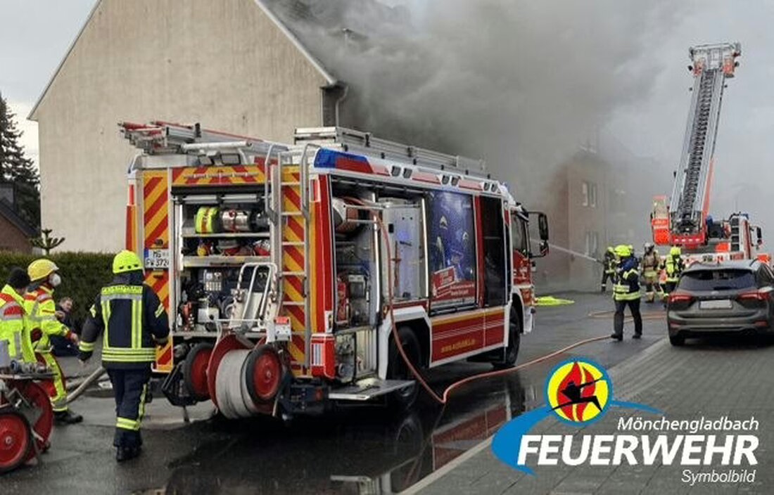 Feuerwehr Mönchengladbach löschte mutig einen Brand nach schnellem Eingreifen des Anwohners, der dabei leicht verletzt wurde.