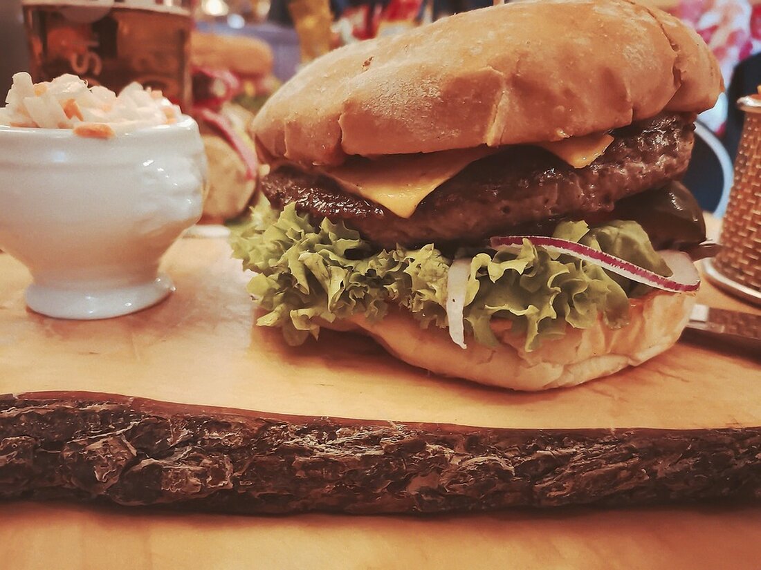 Entdecken Sie die neue gastronomische Destination in Krems: Ab Sommer 2025 erwarten Sie Gourmet-Burger und Donuts am ehemaligen „Herzerlhaus“ - ein aufregendes kulinarisches Highlight!