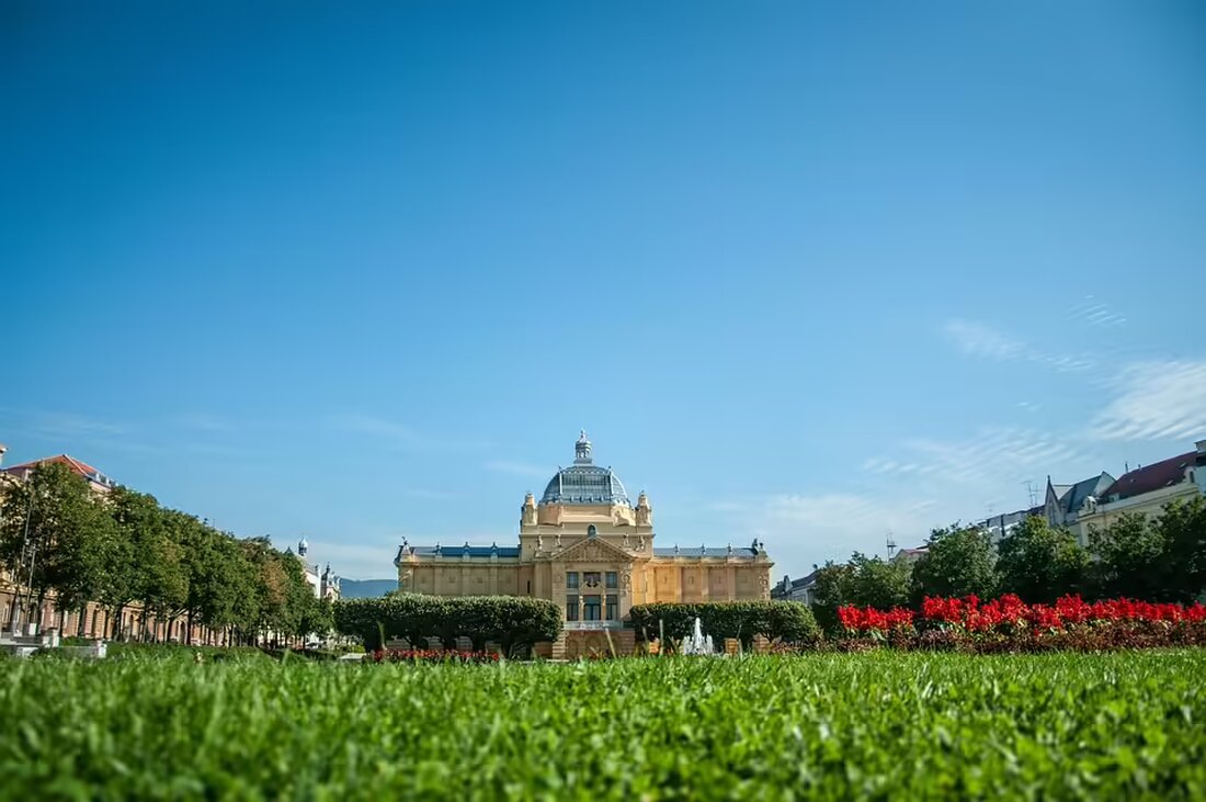 Entdecken Sie die geplante Umgestaltung des Hauptplatzes Weiz: mehr Grün, barrierefreie Begegnungszonen und ein neuer Pavillon schaffen Raum für Lebensqualität und Kultur. Informieren Sie sich jetzt!