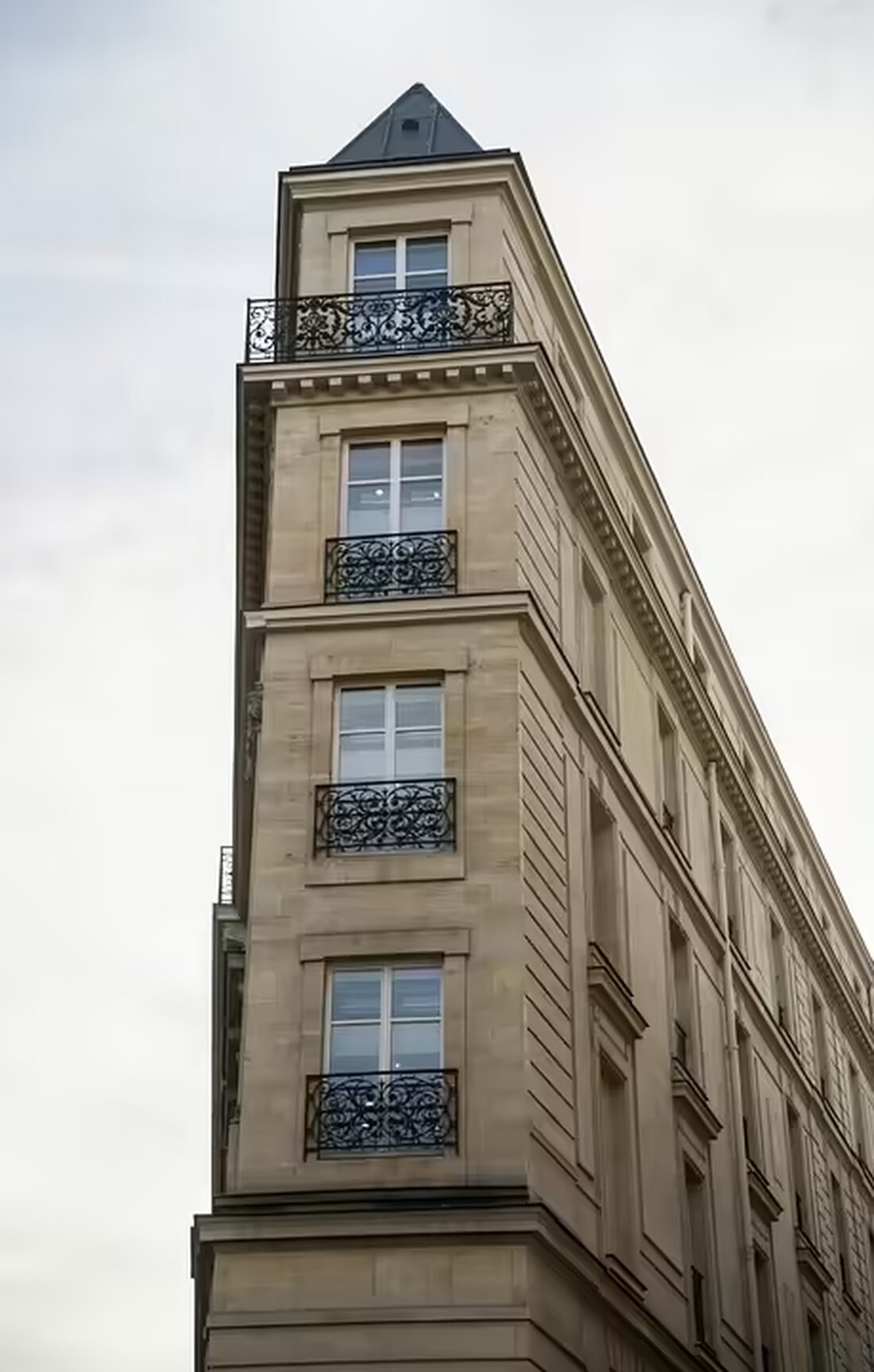 In Simmering wurden neue Bauvorhaben, darunter das Wohnheim "Haus Haidehof" und ein Gemeindebau mit 300 Wohnungen, vorgestellt. Bürger können bis 28. November zu den Plänen Stellung nehmen.