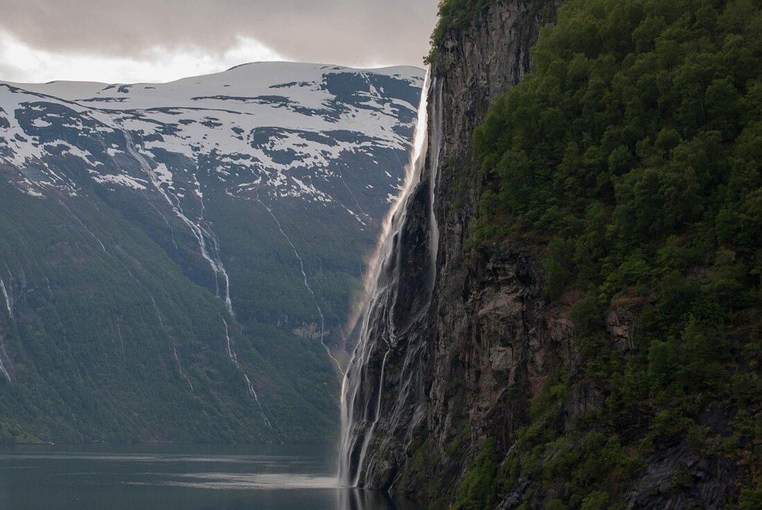 Norwegische Staatsanwälte haben den Sohn der Kronprinzessin Mette-Marit wegen mehrfacher Straftaten, darunter Vergewaltigung, angeklagt. Der Fall könnte im Januar beginnen.