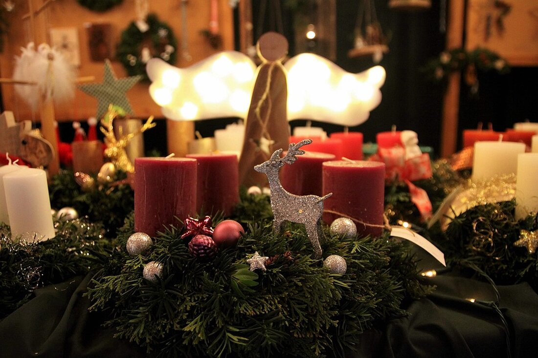 Erleben Sie den 13. Perjener Advent Zauber vom 29. November bis 1. Dezember! Genießen Sie festliche Musik, köstliche Speisen und ein vielfältiges Programm im Klostergarten Landeck.