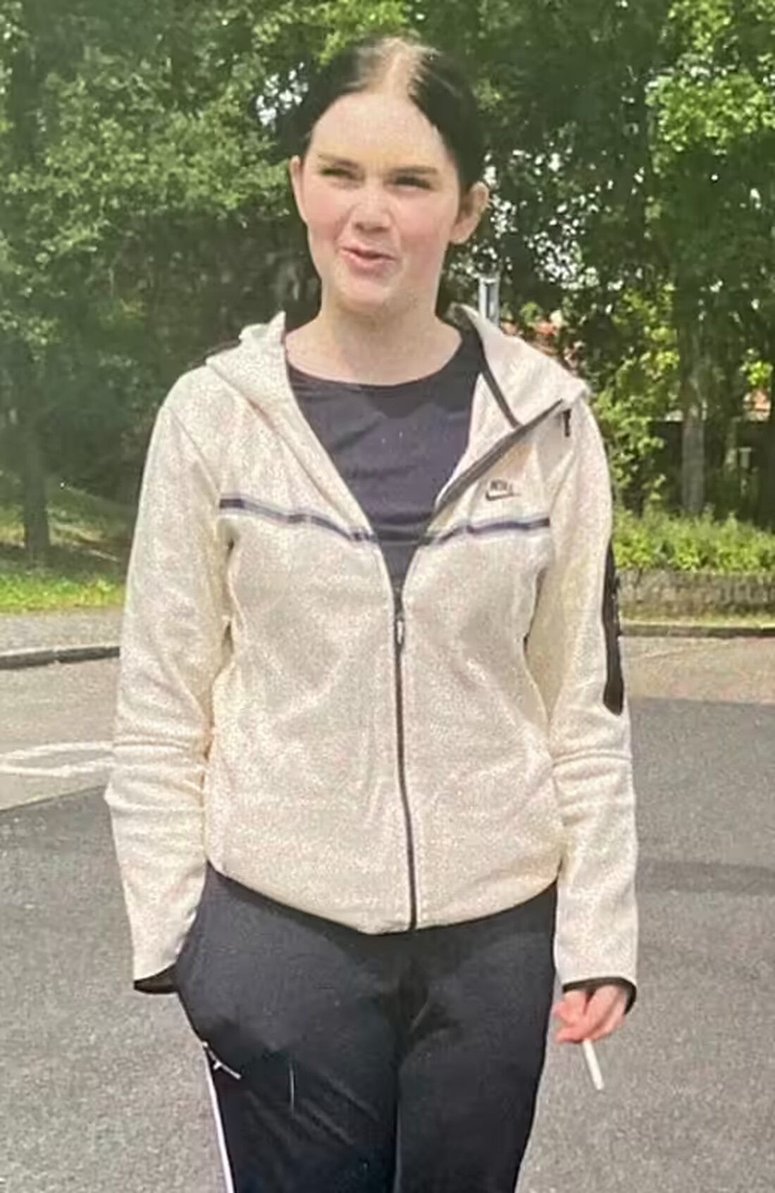 Die Polizei Kassel sucht Hinweise zur vermissten 14-jährigen Anna Lena H. aus Starnberg, die seit dem 24. Oktober 2024 vermisst wird.