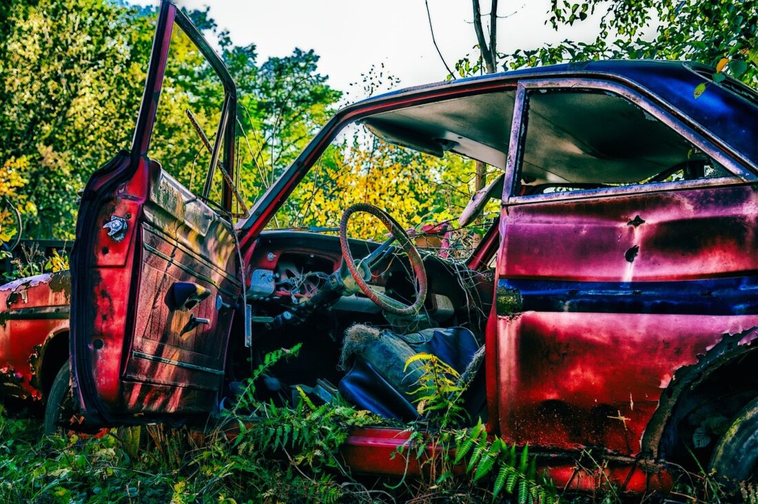 Die Weltpremiere von "Rust" sorgt für Aufsehen: Hohe Nachfrage lässt das Ticketsystem zusammenbrechen. Erinnerungen an die tragischen Ereignisse der Dreharbeiten werden wach.