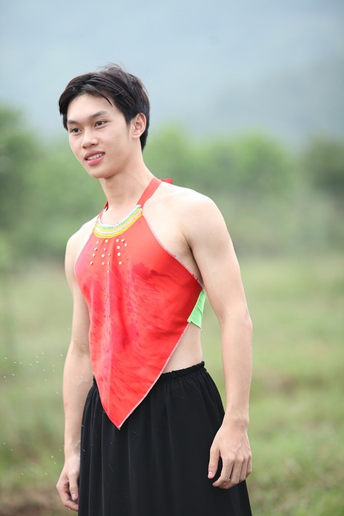 Der Prozess gegen einen 18-Jährigen wegen Doppelmordes und versuchter Tötung beginnt. Verteidiger betont: Er sei "kein empathieloses Monster", sondern geprägt von einer schwierigen Kindheit.