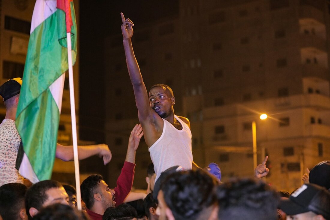 In Tbilisi demonstrieren Tausende gegen die Entscheidung der Regierung, EU-Gespräche zu pausieren. PM Kobakhidze weist US-Kritik zurück. Die Protestsbewegung breitet sich im ganzen Land aus.
