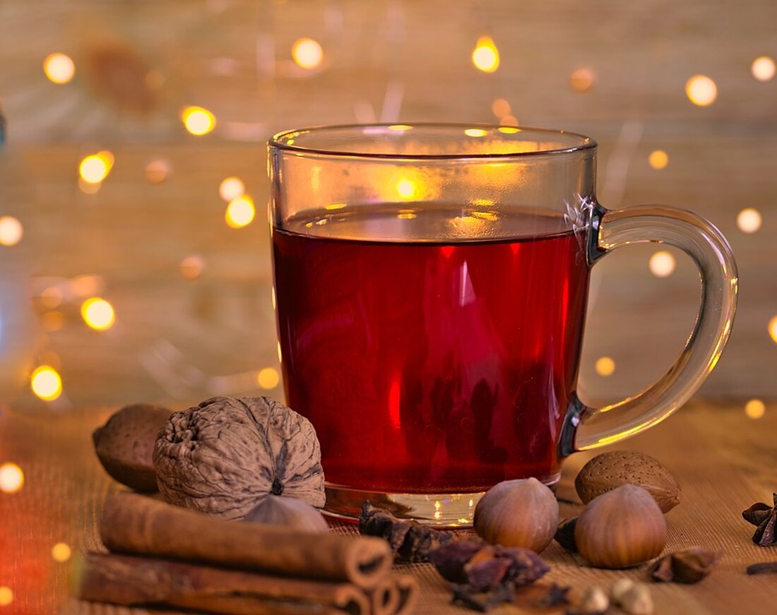Der Kameradschaftsbund unterstützt die Hochwasseropfer in Ladendorf mit einer Spendenaktion. Beim Freitagsmarkt wurden Punsch und Glühwein für den guten Zweck angeboten. Jetzt spenden und helfen!