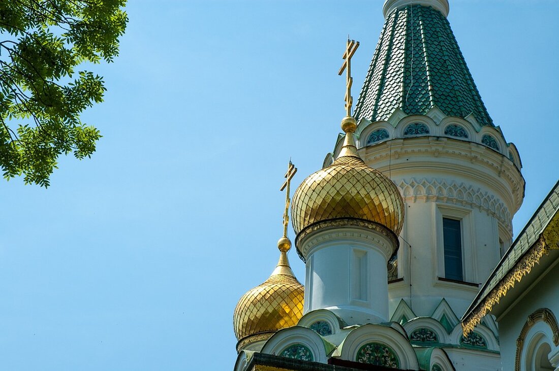 Russlands Präsident Putin bestätigt, dass Luftabwehrsysteme aktiv waren, als ein Flugzeug der Azerbaijan Airlines in Grozny landen wollte. Die Tragödie fordert 38 Menschenleben.