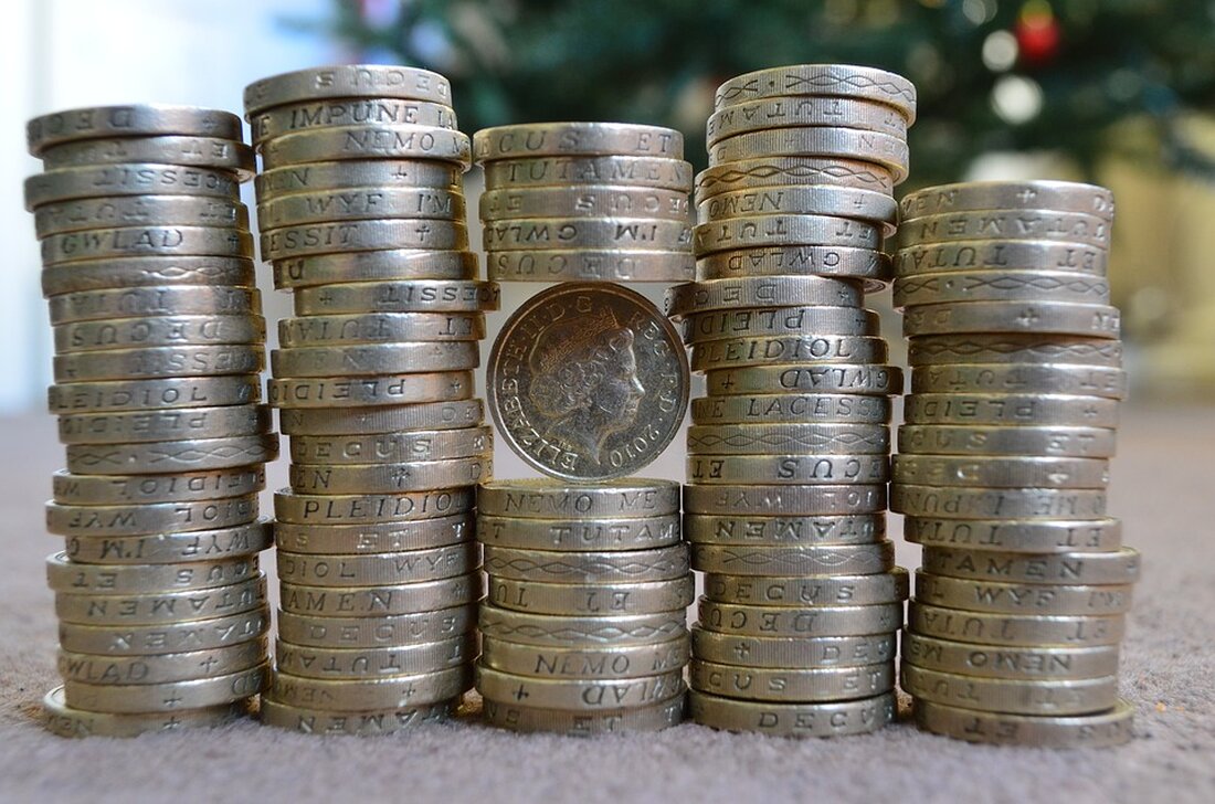 Putin genehmigt ein Rekordverteidigungsbudget von 126 Milliarden Dollar, das ein Drittel des russischen Haushalts ausmacht. Entdecken Sie die Auswirkungen auf den Ukraine-Konflikt und die Wirtschaft.