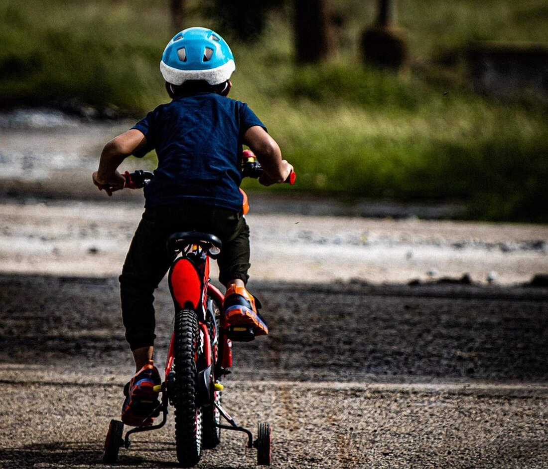 Erleben Sie die Herausforderung von L’Étape du Tour, bei der Amateure auf den Straßen der Tour de France gegen sich selbst antreten. Können sie mit den Profis mithalten? Lesen Sie mehr über ihre Geschichten und Kämpfe!