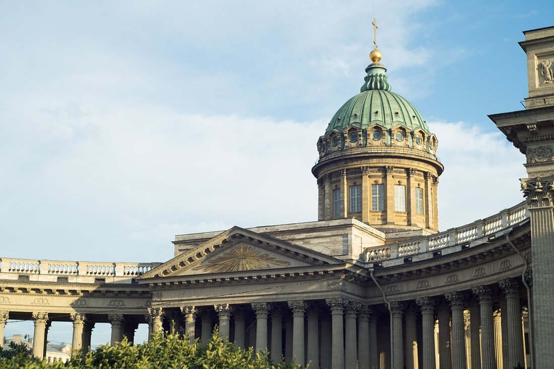 Russland hat einen hohen Militärkommandeur entlassen, der falsche Angaben über den Fortschritt im Ukraine-Krieg gemacht hat. Militärblogger berichten über schwere Verluste und Missmanagement.